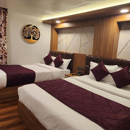 Luxury Stay At Hotel Broadway Boutique Mall Road Chowrasta Near Mahakal Temple ดาร์จีลิง ภายนอก รูปภาพ