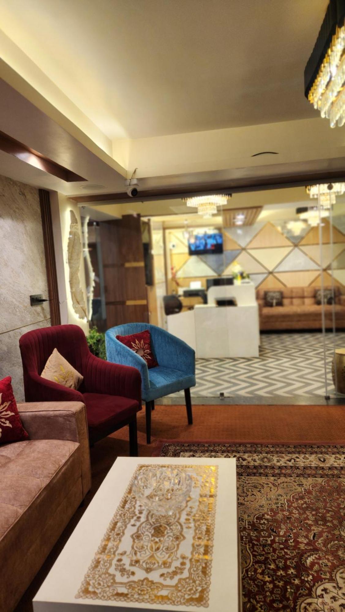 Luxury Stay At Hotel Broadway Boutique Mall Road Chowrasta Near Mahakal Temple ดาร์จีลิง ภายนอก รูปภาพ